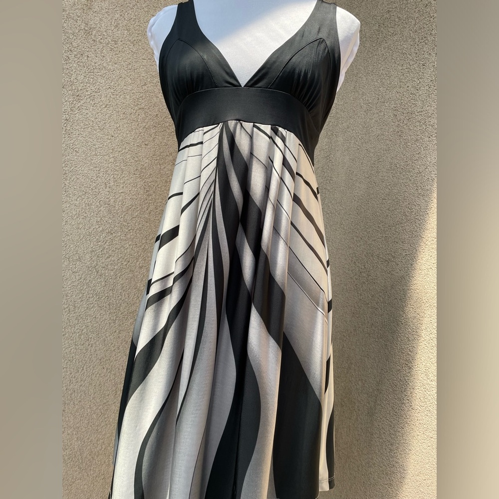 Costa Blanca deep v-neck black and cream dress with criss cross back straps M